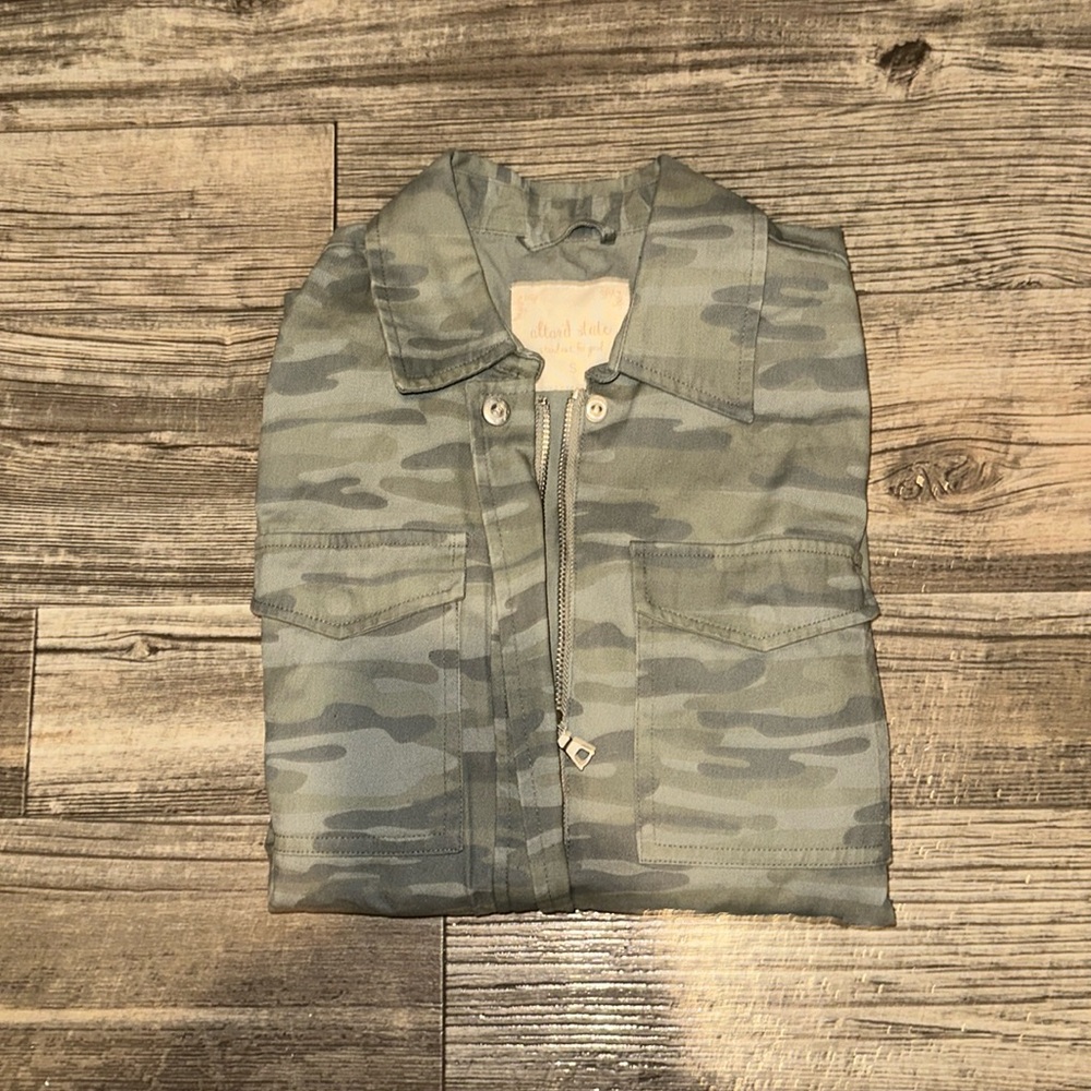 NWT camo light jacket never been worn